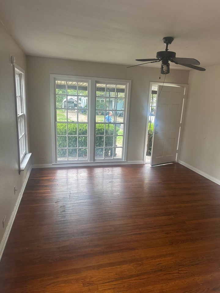 3129 Summer Ave - Photo 2 of 9