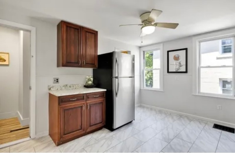 21 Mt Vernon St #1 - Photo 6 of 10