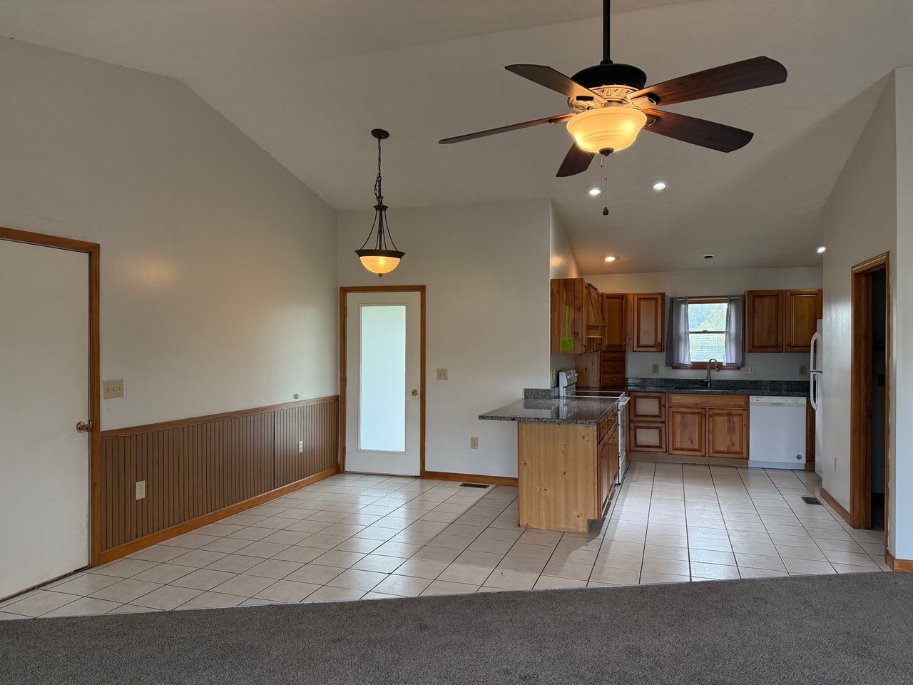 37 Kays Way - Photo 4 of 14
