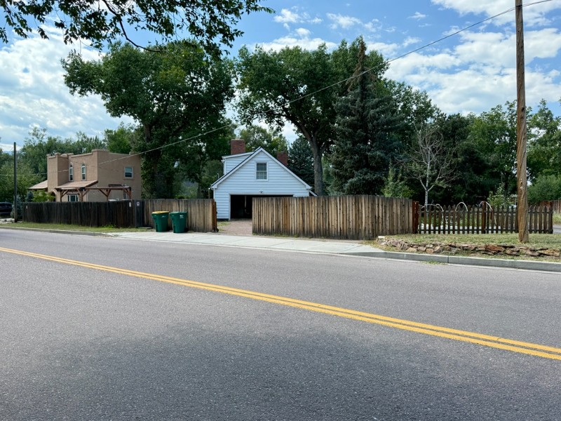 1521 Columbine Blvd - Photo 3 of 20