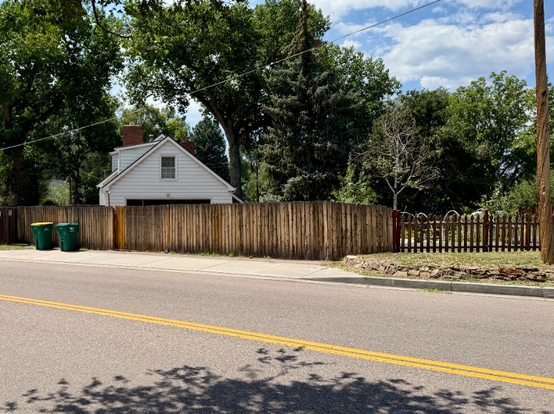 1521 Columbine Blvd - Photo 4 of 20