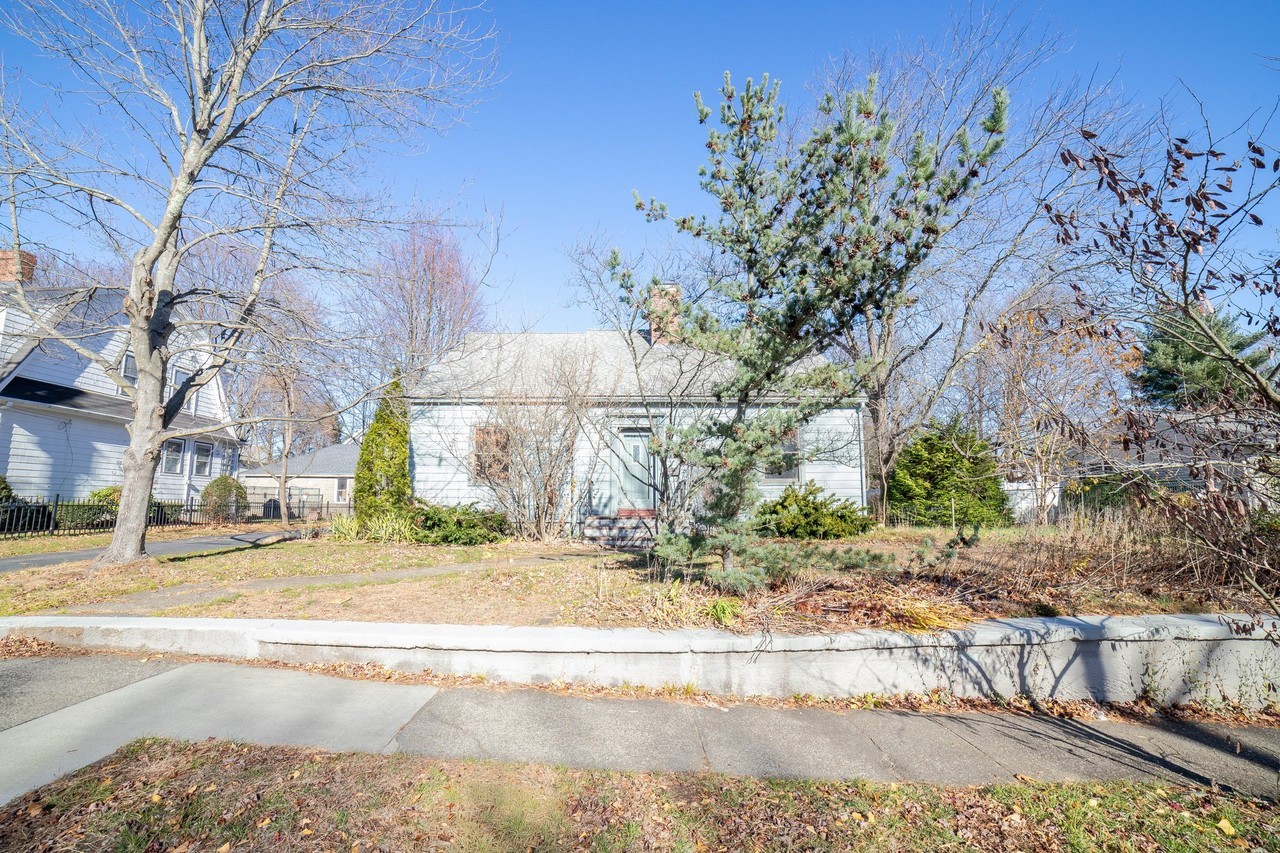47 Florence St - Photo 3 of 38