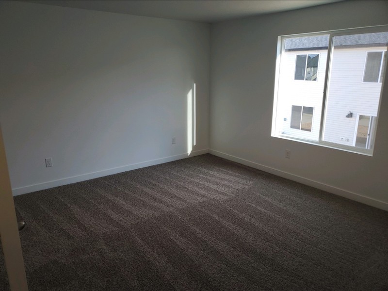 395 Wn - Photo 4 of 10