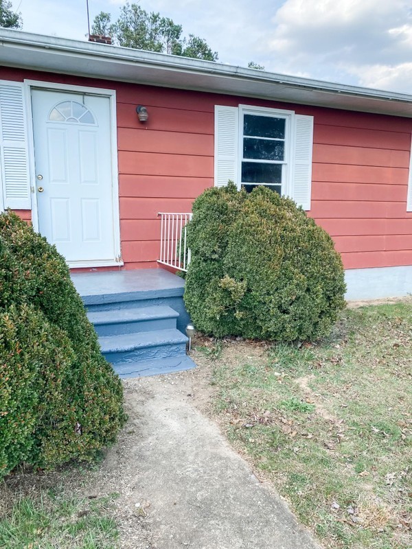 1047 Matts Trl - Photo 2 of 17