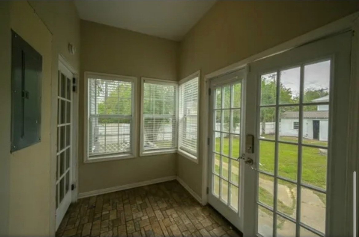 210 N Royal St - Photo 5 of 13