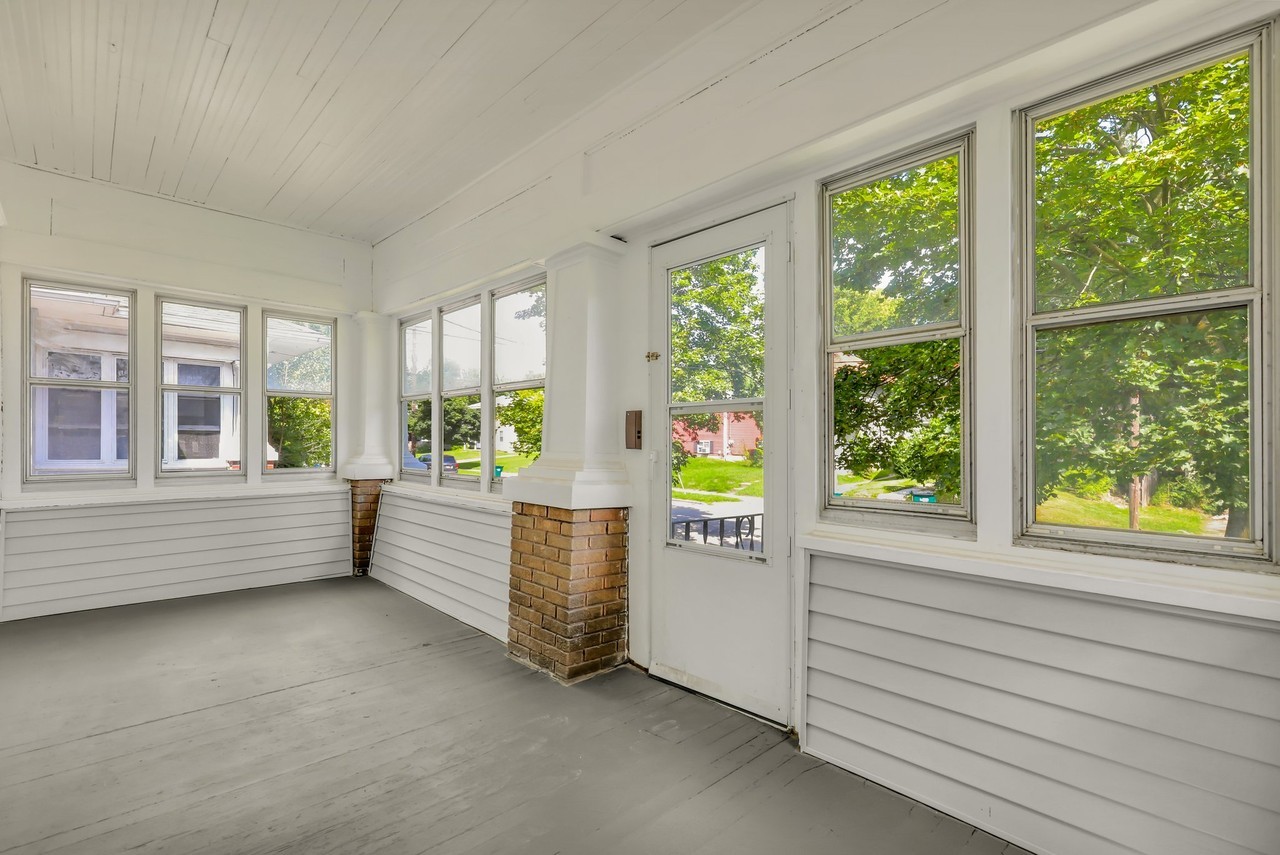 326 S Holmes St - Photo 2 of 19