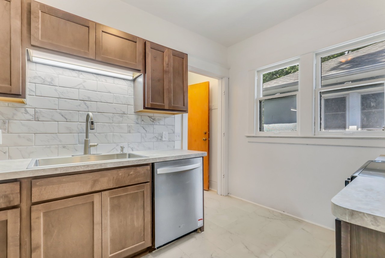 326 S Holmes St - Photo 6 of 19