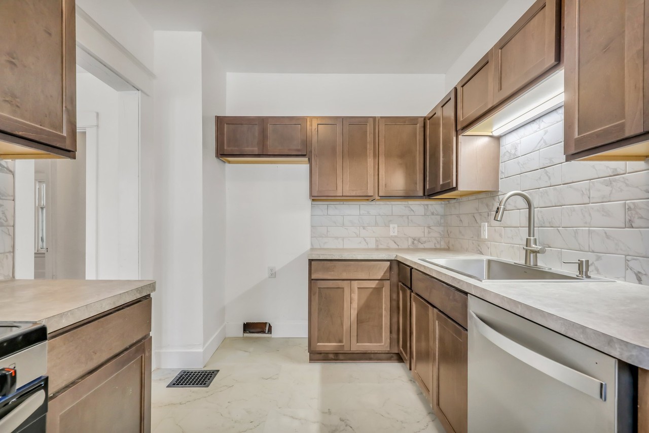 326 S Holmes St - Photo 7 of 19