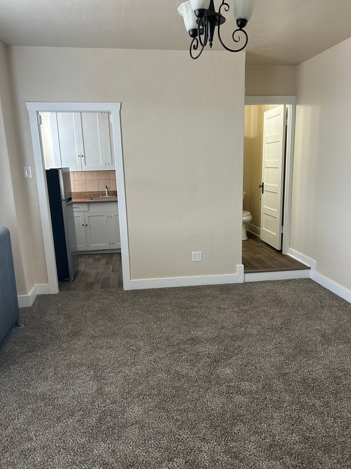 111 Broadway Ave #28 - Photo 5 of 7