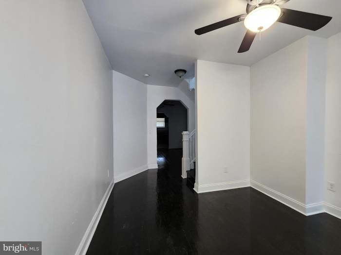 409 S Mount St - Photo 3 of 14