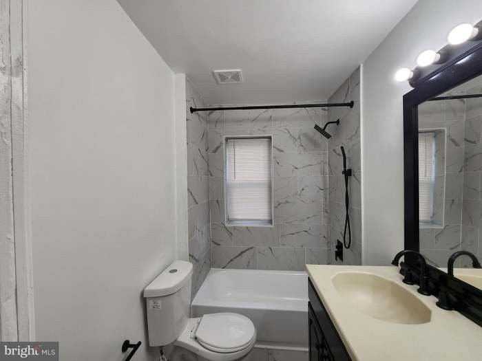 409 S Mount St - Photo 7 of 14