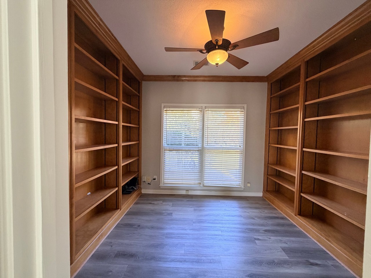 7010 Coffield Ct - Photo 4 of 17