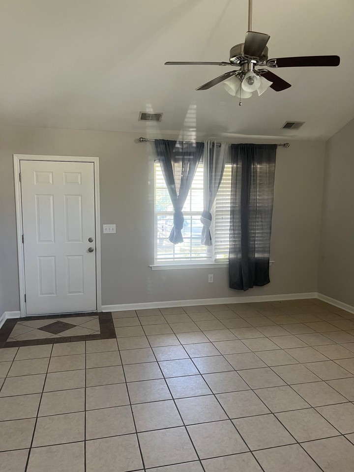 138 Cambridge Dr #E1 - Photo 5 of 21