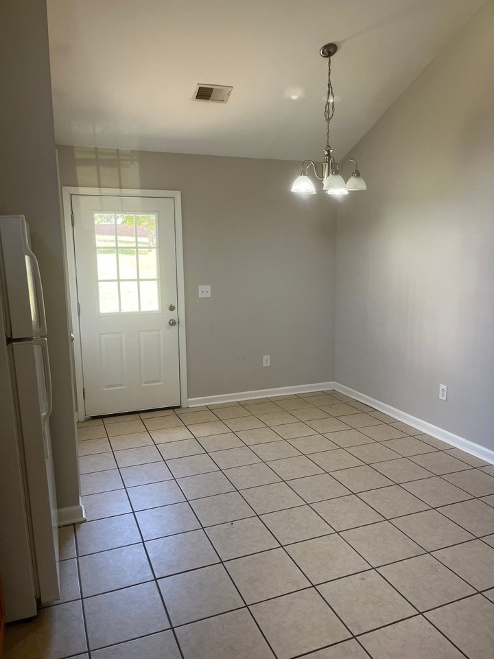 138 Cambridge Dr #E1 - Photo 6 of 21