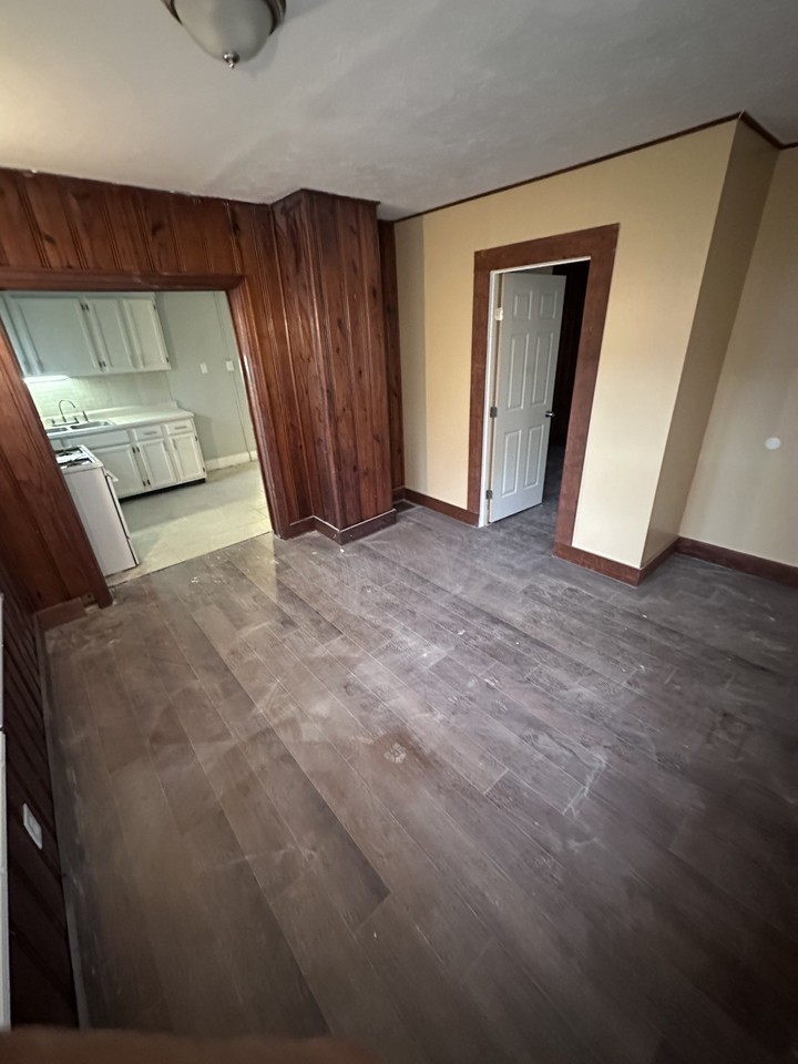 102 S Hartnett Ave - Photo 5 of 10