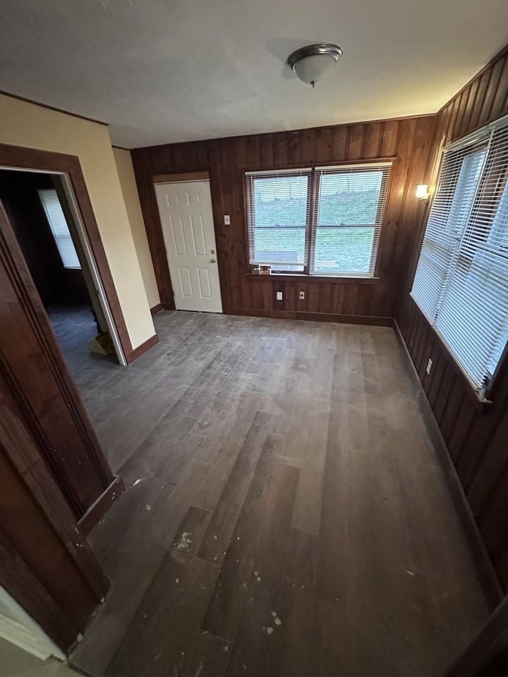 102 S Hartnett Ave - Photo 6 of 10