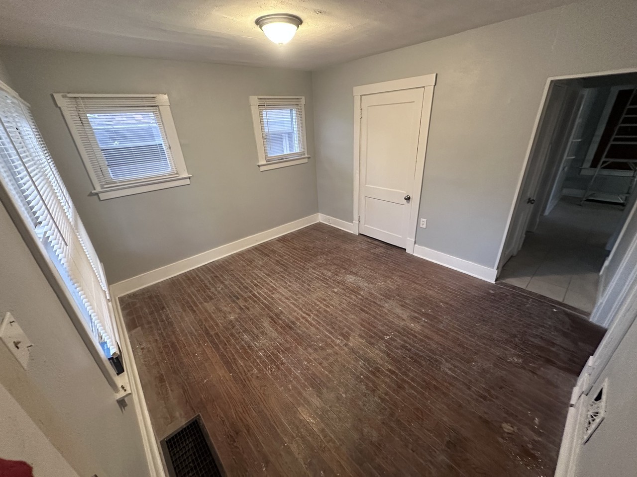 102 S Hartnett Ave - Photo 7 of 10