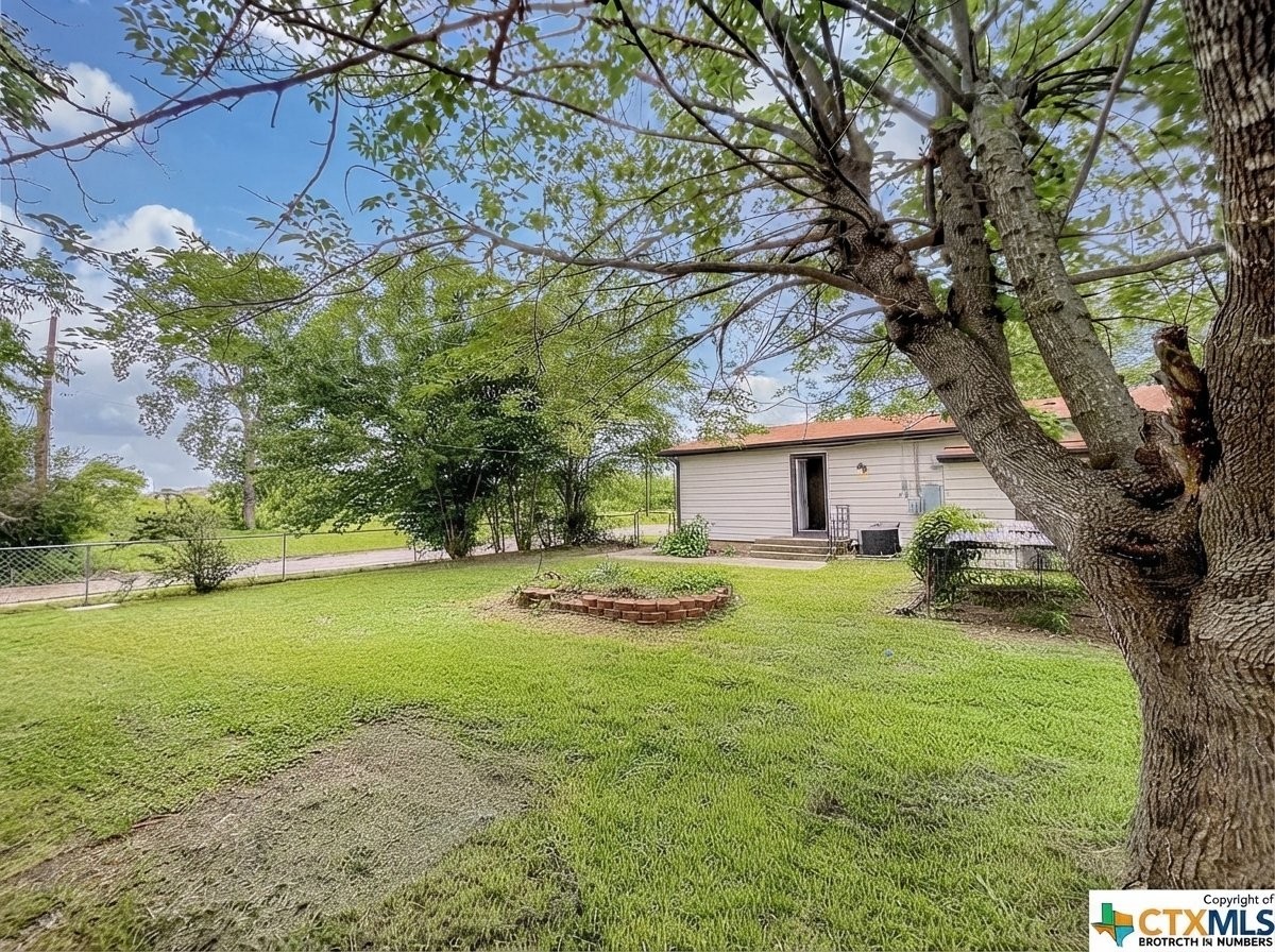 1101 Karen Dr - Photo 2 of 13