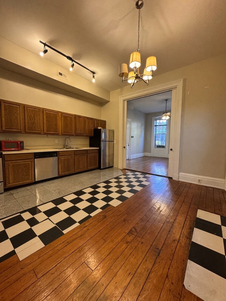 521 Liberty Hl - Photo 3 of 20