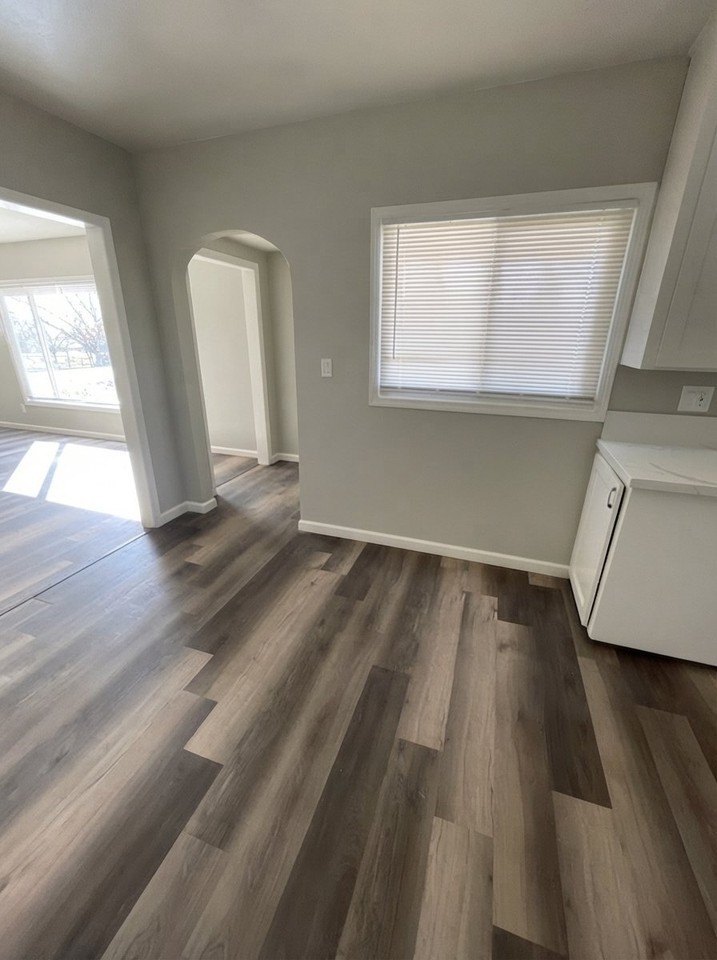406 E Walnut Ave - Photo 2 of 6