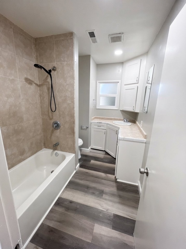 406 E Walnut Ave - Photo 3 of 6