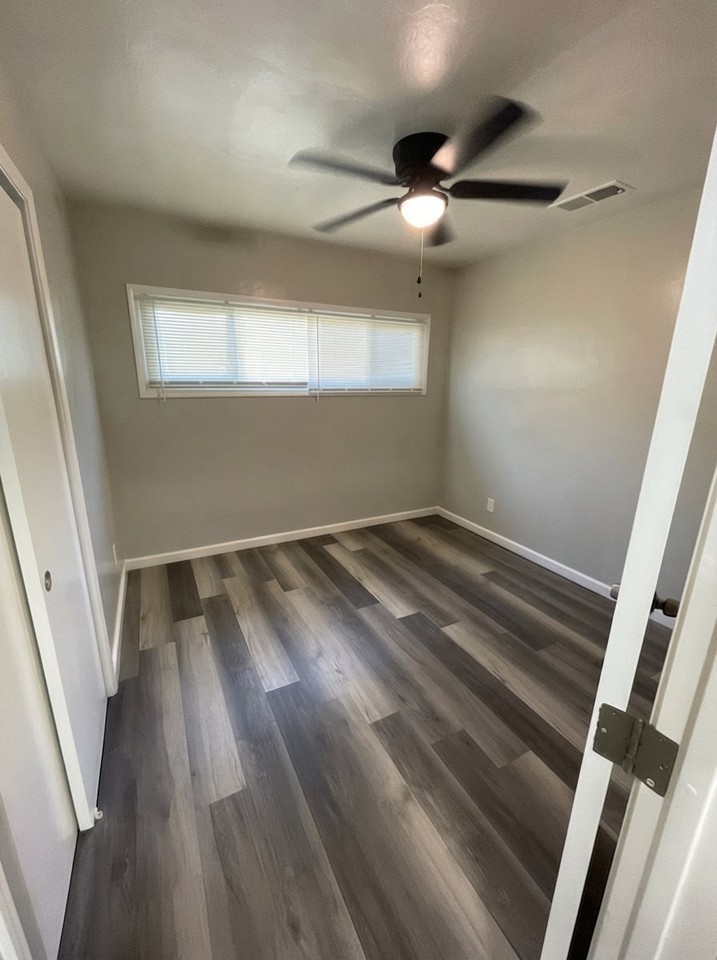 406 E Walnut Ave - Photo 5 of 6
