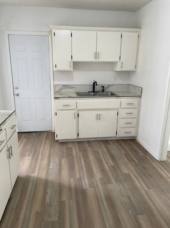 408 E Walnut Ave #102 - Photo 2 of 7