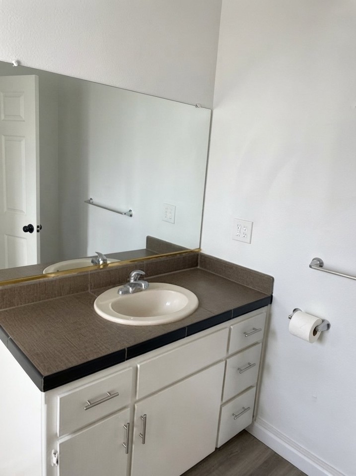 408 E Walnut Ave #102 - Photo 3 of 7