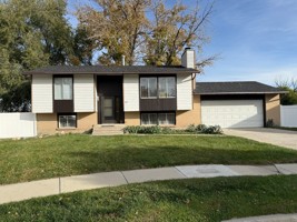 featured image of 857 E Dusty Rock Cir