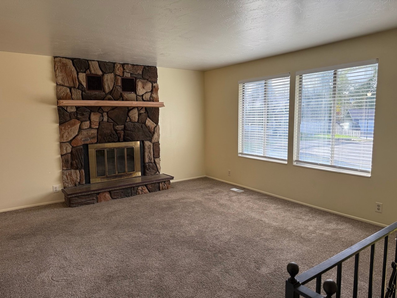 857 E Dusty Rock Cir - Photo 3 of 20