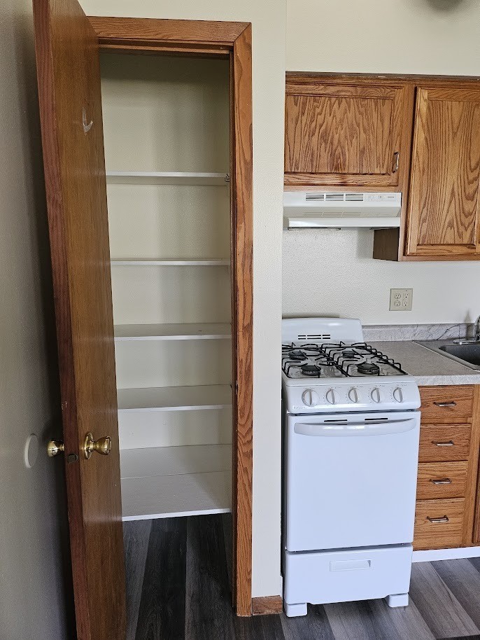 313 E Market St - Photo 2 of 12