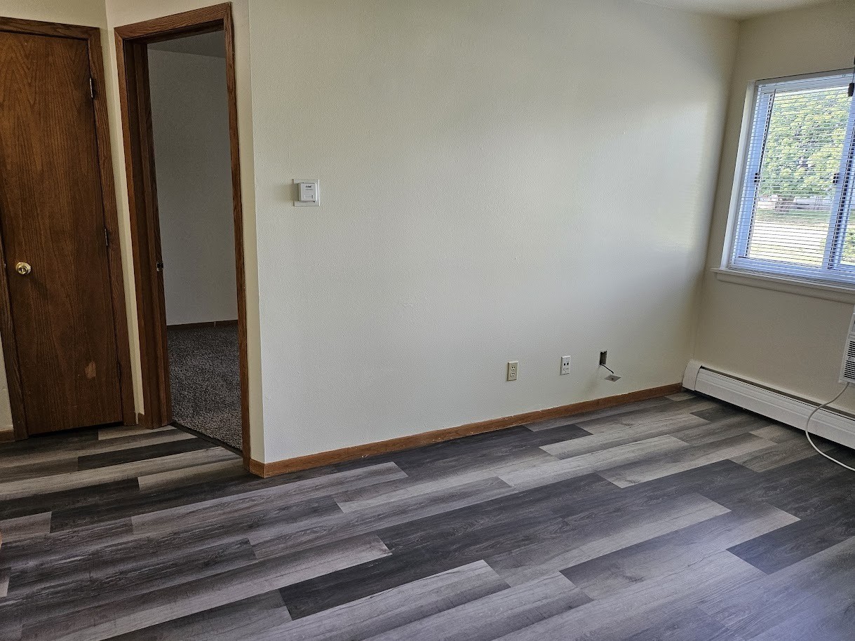 313 E Market St - Photo 4 of 12