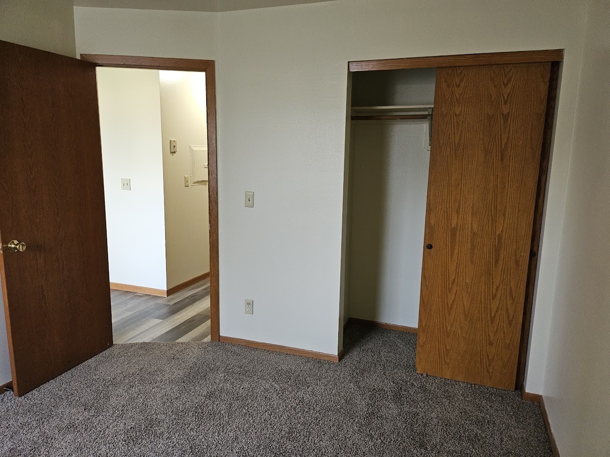 313 E Market St - Photo 7 of 12