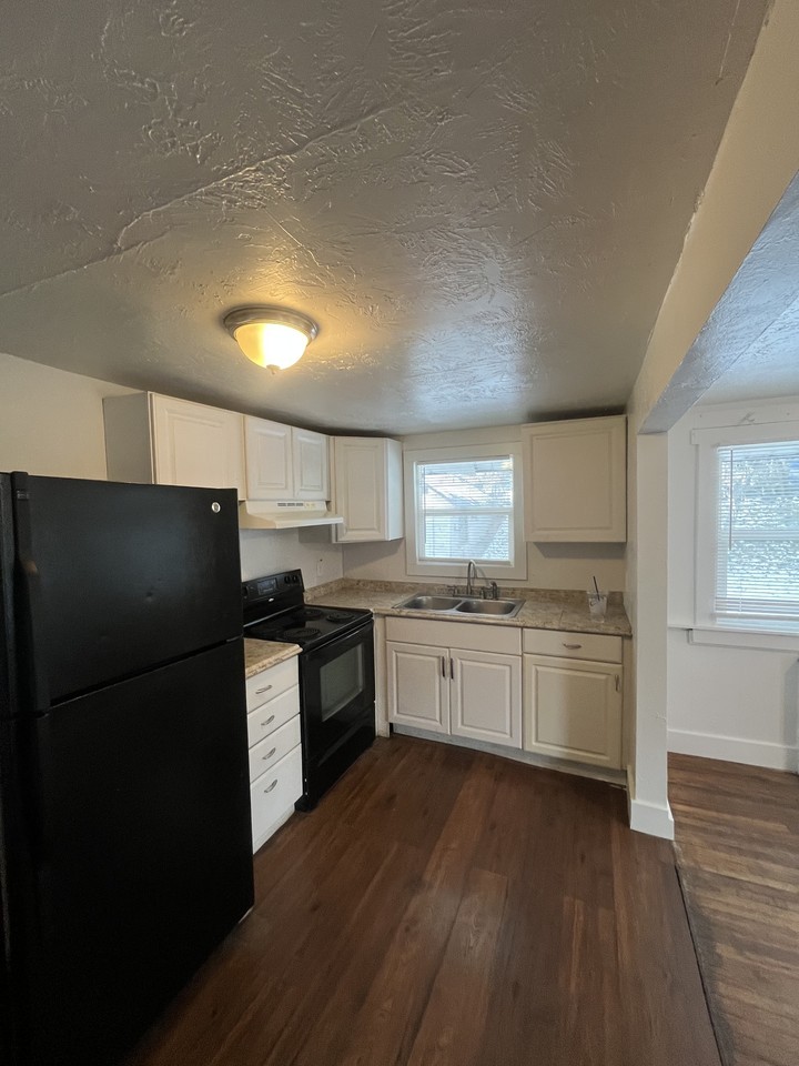 1235 32nd Street Unit B - Photo 6 of 30