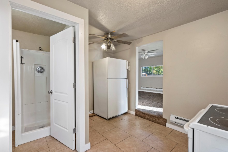 2742 Adams (west) - Photo 2 of 10