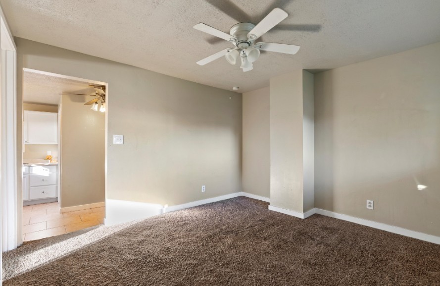 2742 Adams (west) - Photo 3 of 10