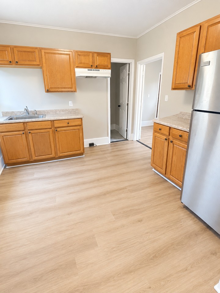 447 Troy-Schenectady Road - Photo 4 of 8