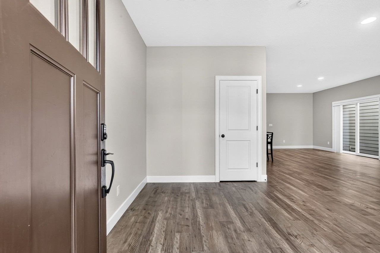 3765 Se Mckenzie Ave #1 - Photo 3 of 34
