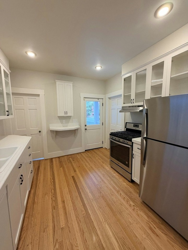 2848 SW Adams Street - Photo 4 of 10