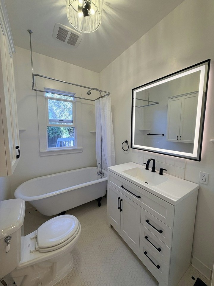2848 SW Adams Street - Photo 5 of 10