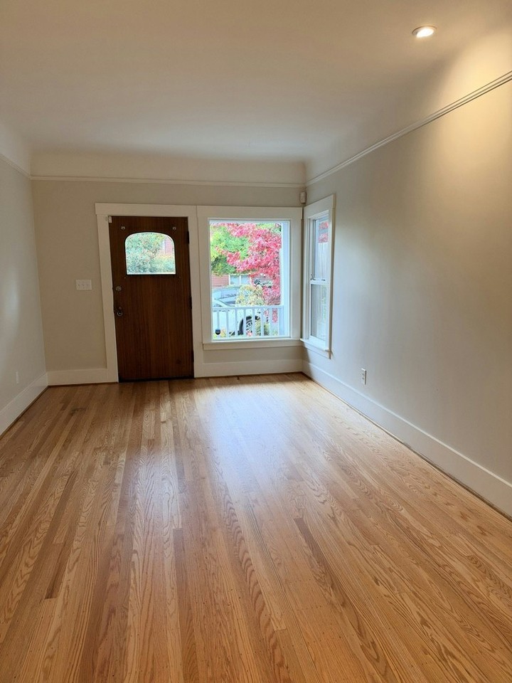 2848 SW Adams Street - Photo 6 of 10