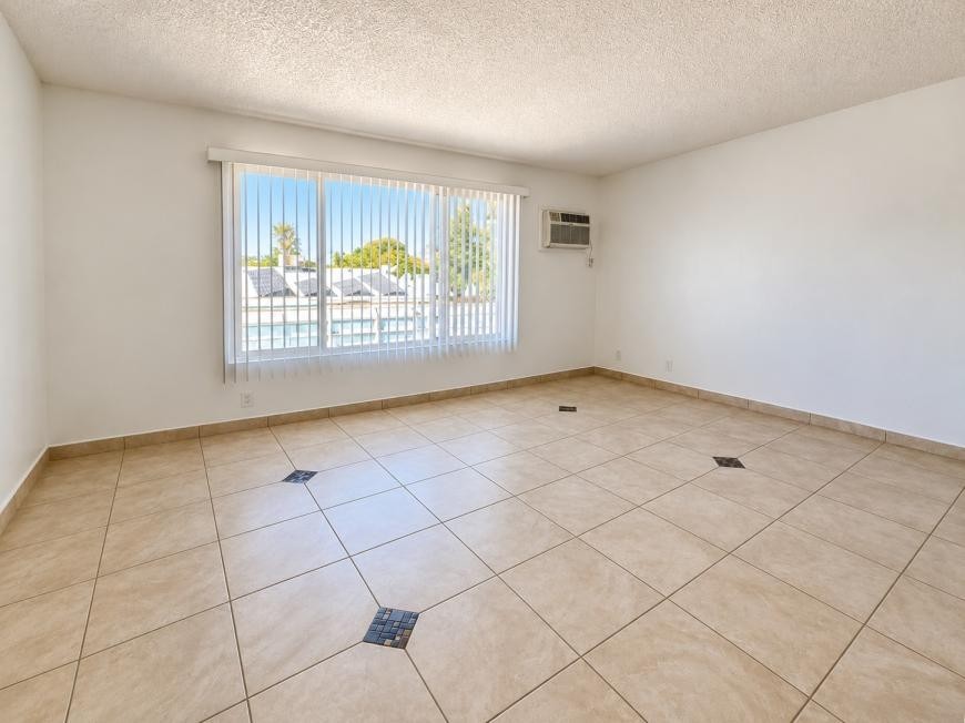 6961 Whitsett Ave - Photo 7 of 9
