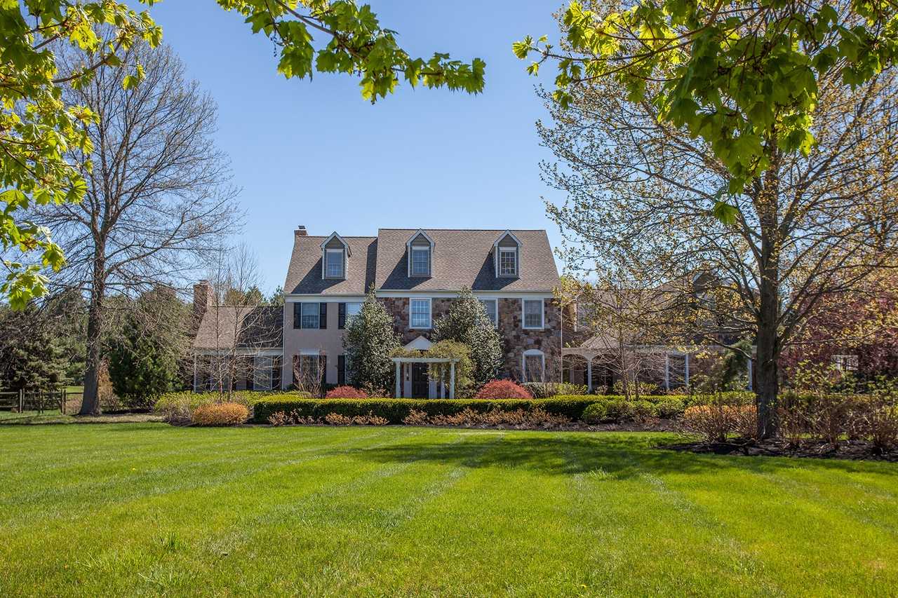 9 Crestwood Cir - Photo 2 of 25