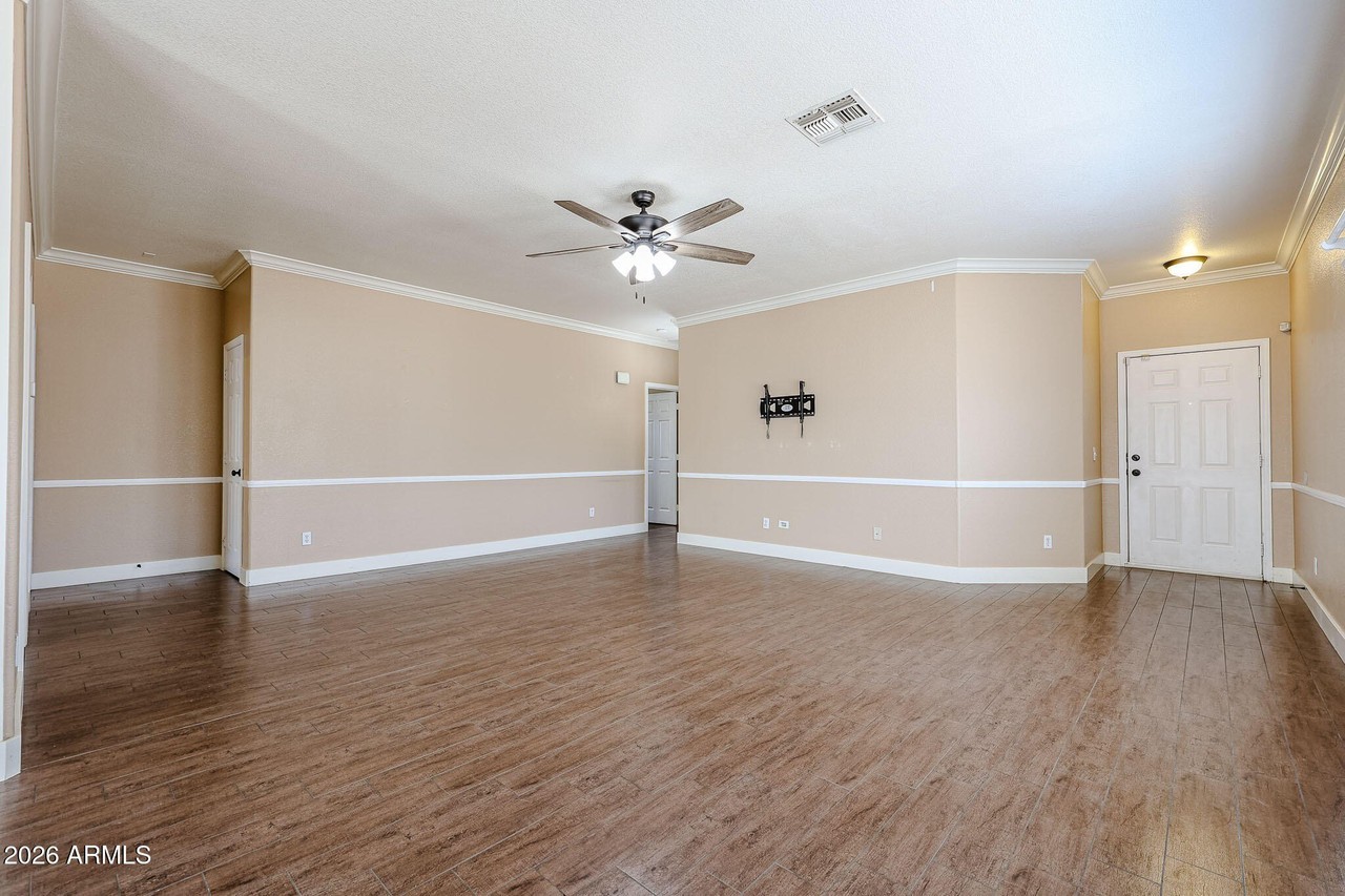 16275 W Lilac St - Photo 4 of 30