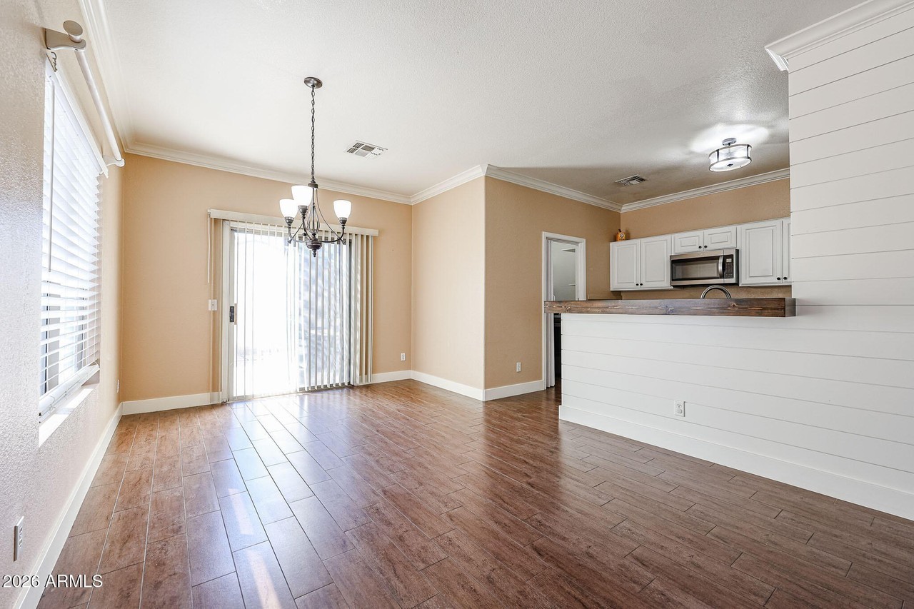 16275 W Lilac St - Photo 7 of 30