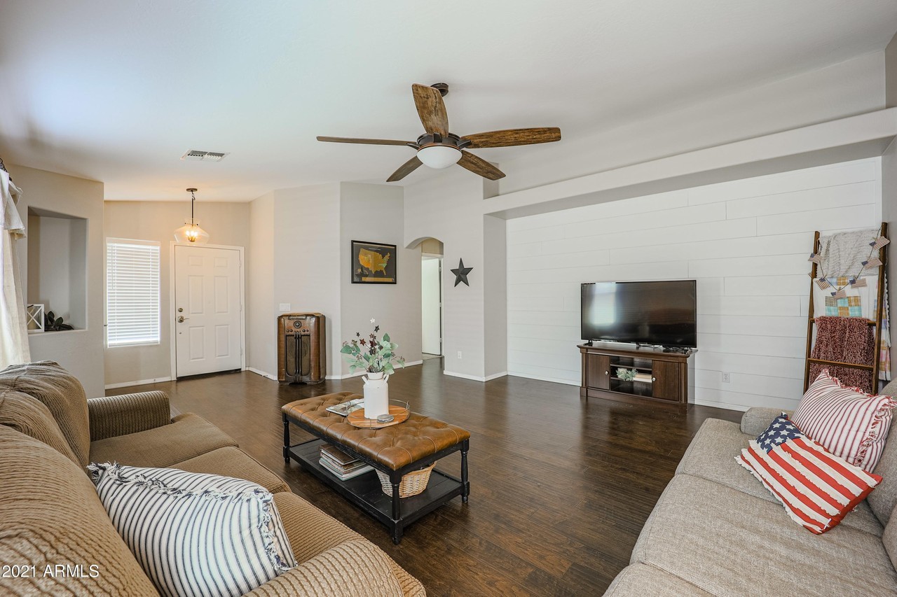 15150 W Woodlands Ave - Photo 3 of 24