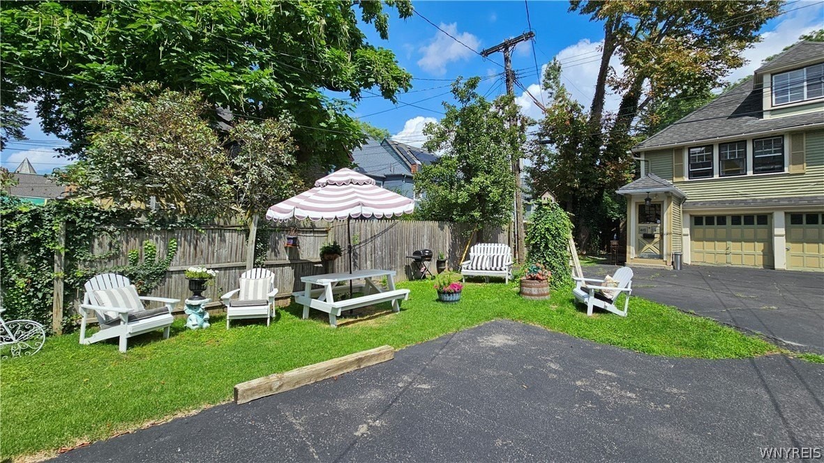 419 Richmond Ave #2 - Photo 3 of 17