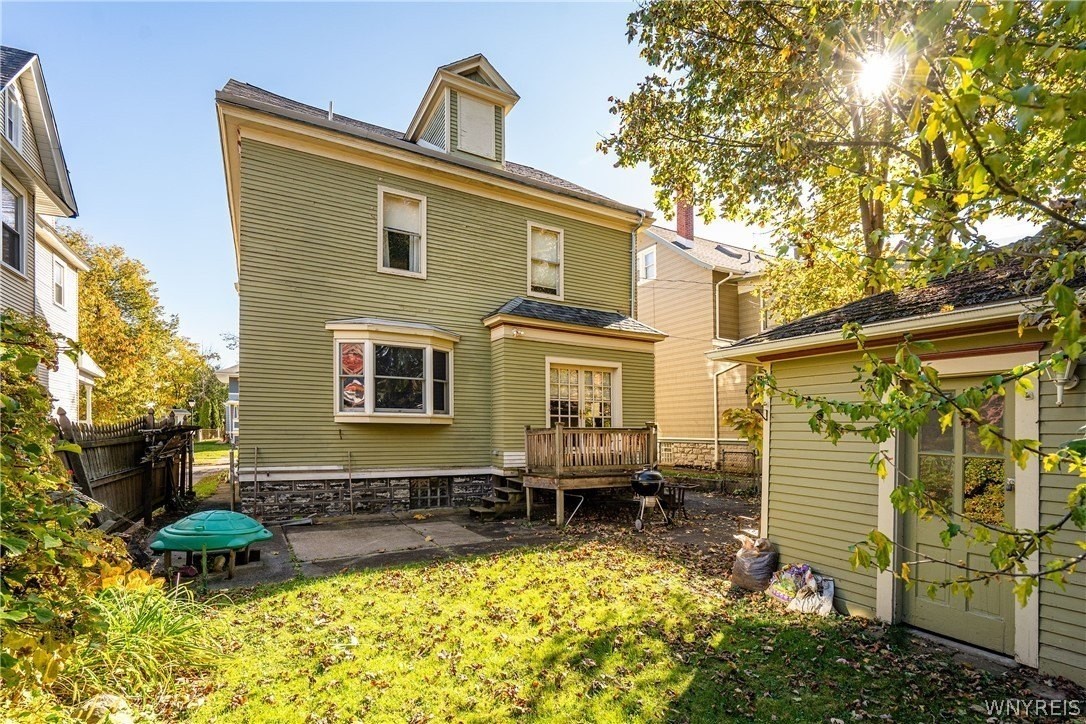 144 Wesley Ave - Photo 5 of 31