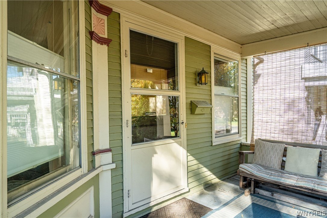 144 Wesley Ave - Photo 6 of 31
