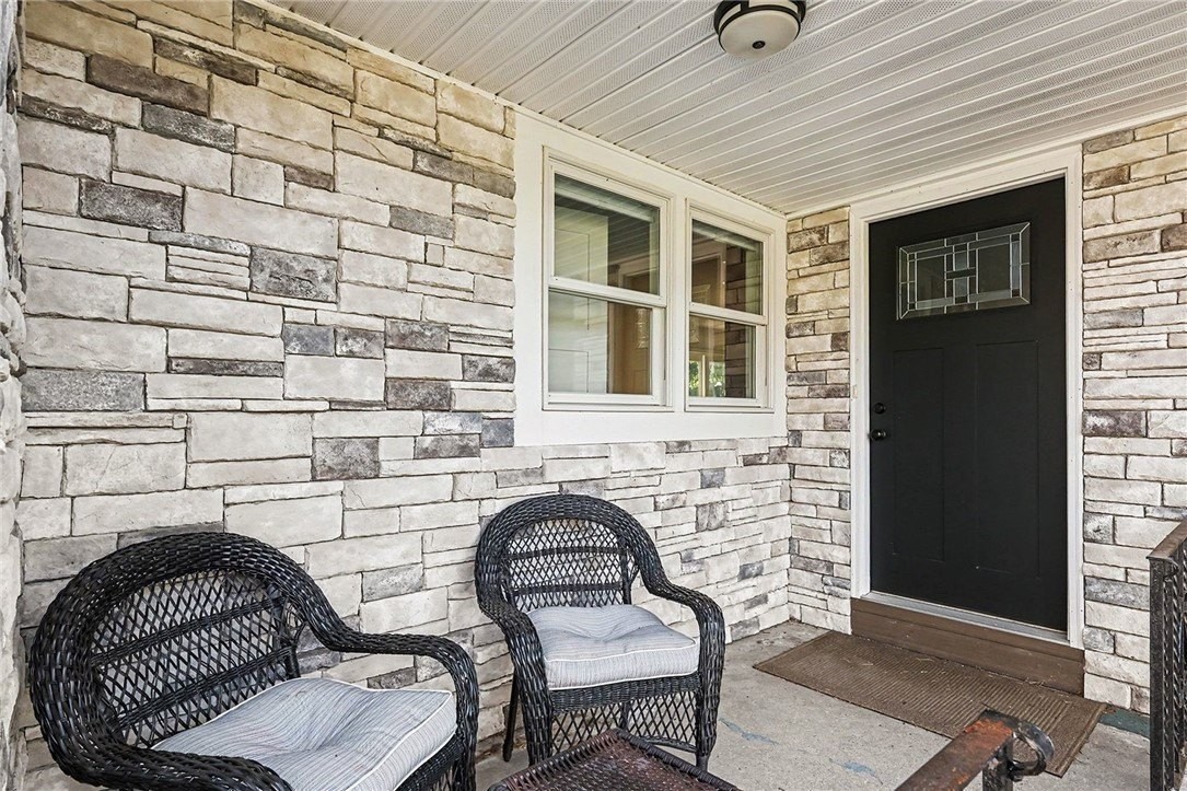 8 Hillview Dr - Photo 3 of 28